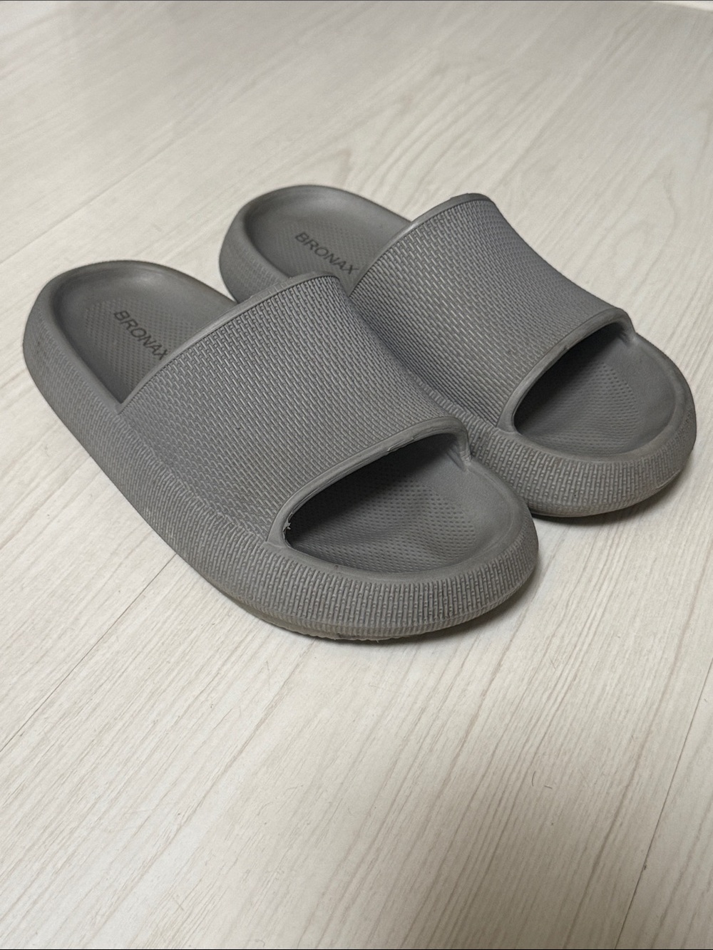 BRONAX Gray Slide Sandals